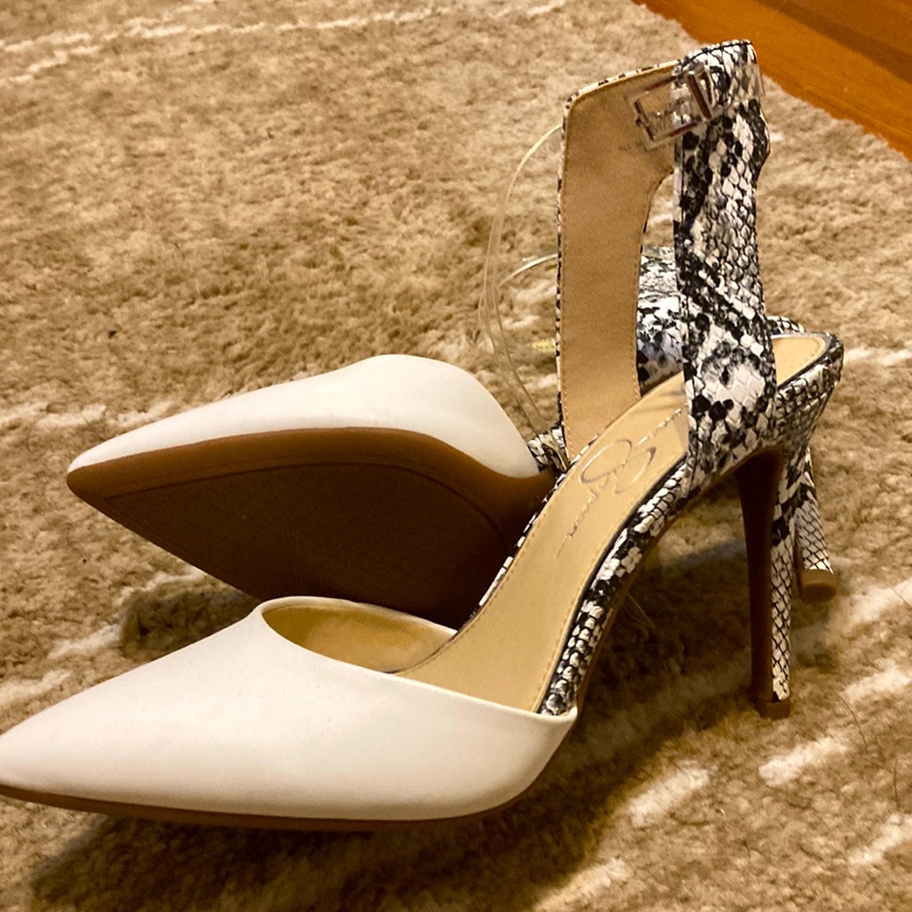 Never worn beautiful size 7 Jessica Simpson stilettos (however I do not have box
